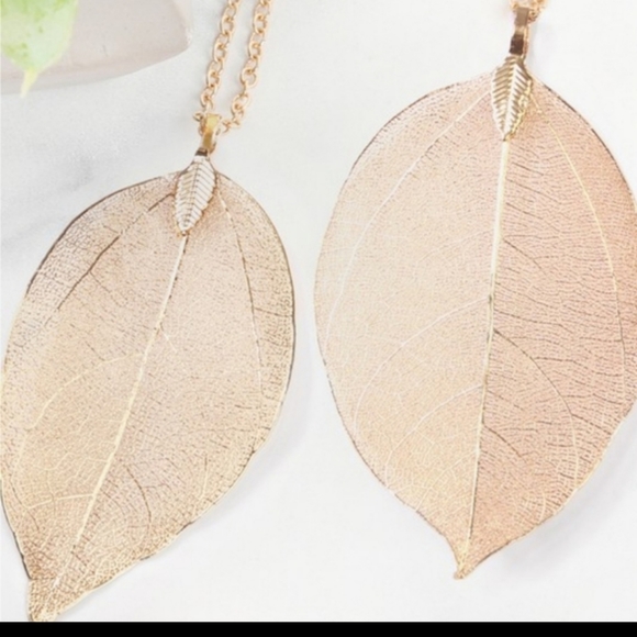 Light Gold Large Leaf Pendant Necklace - Picture 4 of 5